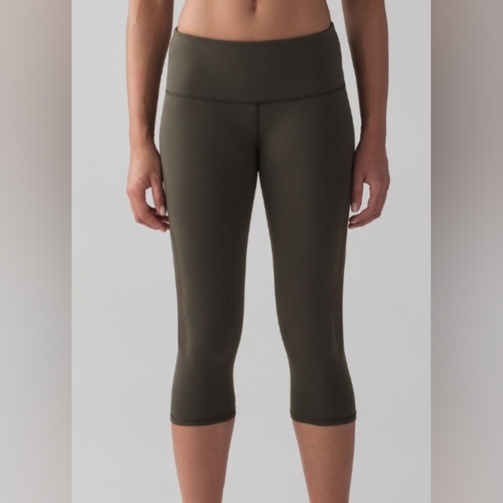 lululemon Reveal Crop 15" - Size 4 - Dark Olive